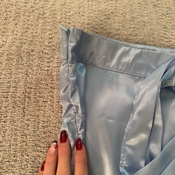 Light Blue Blazer with Collared Neckline and Lightweight Fabric - Picture 11 of 16